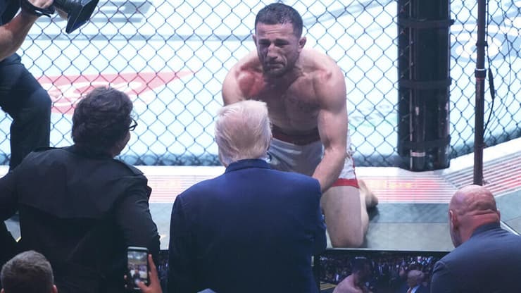 טראמפ באחד מקרבות ה-UFC אותם הגיע לראות