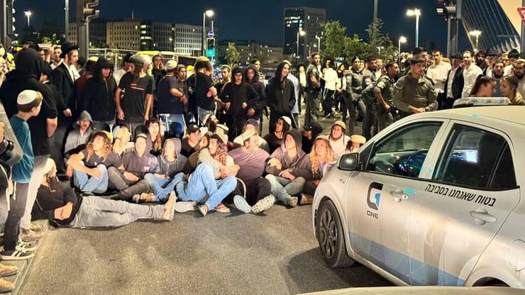 חסימת כביש בכניסה לירושלים כאות מחאה על הירי בבן 14 בבנימין