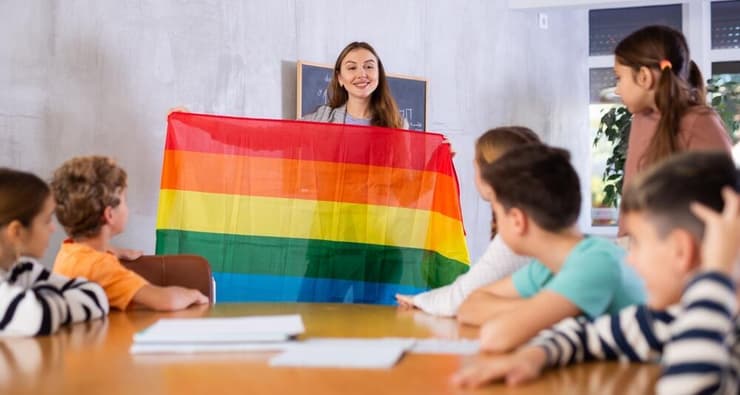דווקא במרחב היומיומי הבית ספרי אסור לפחד משיח על נושאים מורכבים (צילום: Shutterstock) דווקא במרחב היומיומי הבית ספרי אסור לפחד משיח על נושאים מורכבים