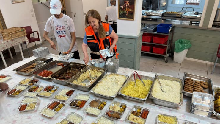 הכנת חבילות מזון