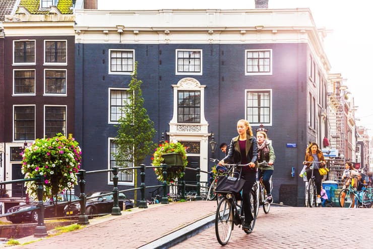רוכבי אופניים באמסטרדם