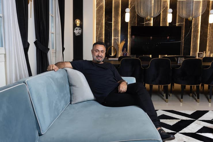 רוני אינסאז