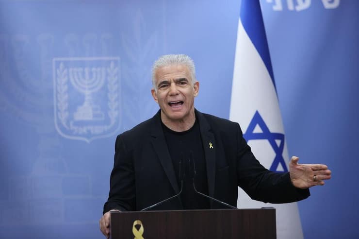 יאיר לפיד יו"ר יש עתיד ישיבת סיעה בכנסת