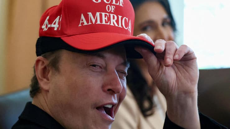 אילון מאסק בישיבת קבינט של נשיא ארה"ב טראמפ בבית הלבן ב-30 באפריל 