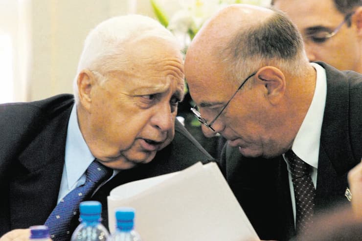 ויסגלס עם אריאל שרון (צילום: דן בלילטי) דב ויסגלס ואריאל שרון