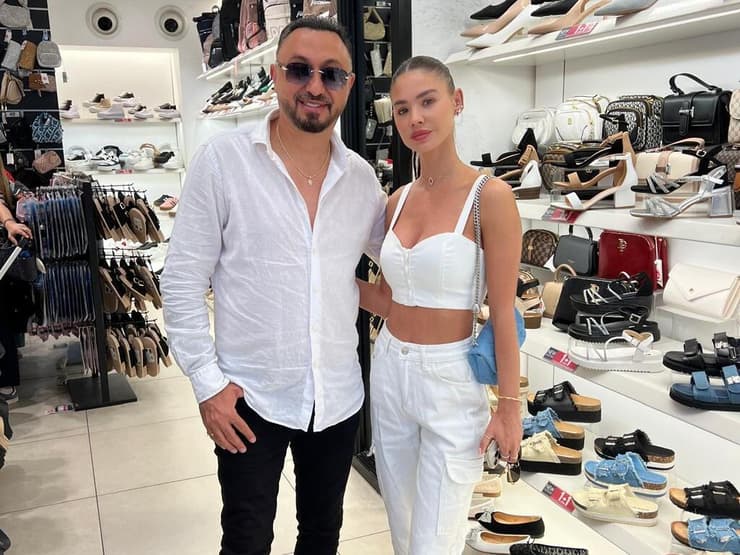 רוני אינסאז עם רוסלנה רודינה, הפרזנטורית של סקופ