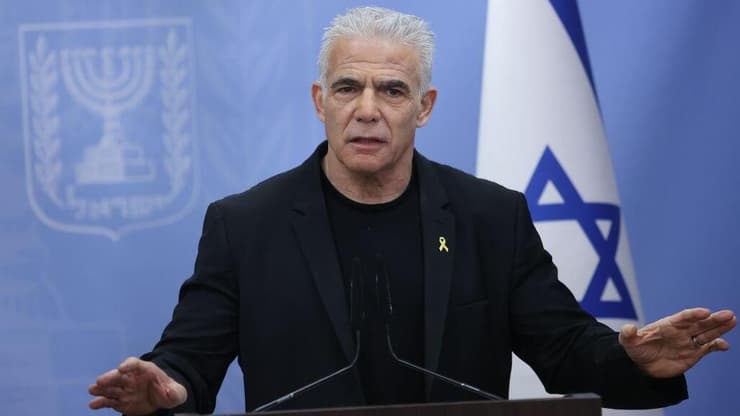 יו״ר האופוזיציה לפיד. ״אין מקום לאלימות פוליטית״ (צילום: אלכס קולומויסקי) יאיר לפיד יו"ר יש עתיד ישיבת סיעה בכנסת