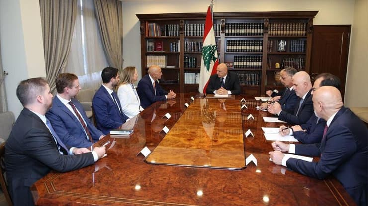 נשיא לבנון ג'וזף עאון נפגש עם תומאס ברק השליח האמריקני