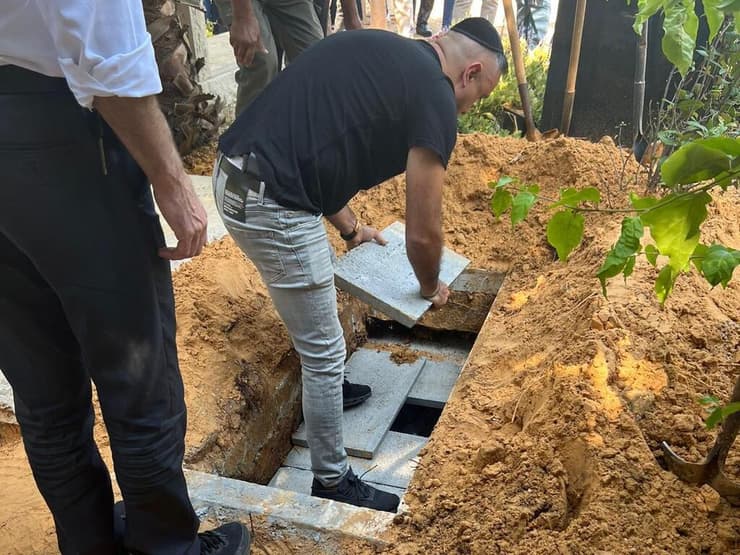 קברן בהתנדבות