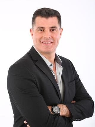 לירן סלע, יועץ משכנתאות ובעלי חברת סלע נדל"ן ופיננסים, לשעבר בנקאי בכיר בבנק לאומי