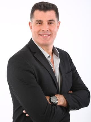 לירן סלע, יועץ משכנתאות ובעלי חברת סלע נדל"ן ופיננסים, לשעבר בנקאי בכיר בבנק לאומי