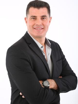 לירן סלע, יועץ משכנתאות ובעלי חברת סלע נדל"ן ופיננסים, לשעבר בנקאי בכיר בבנק לאומי