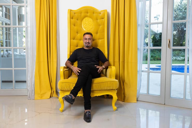 רוני אינסאז