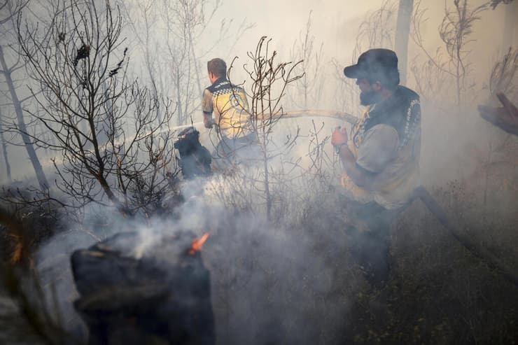 צילום: AP Photo/Ghaith Alsayed שריפה לטקיה סוריה