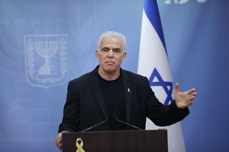 יאיר לפיד יו"ר יש עתיד ישיבת סיעה בכנסת