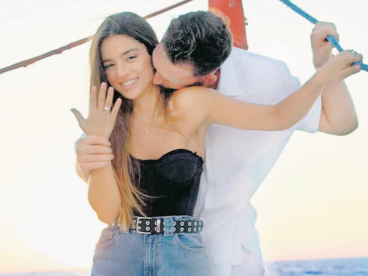 נועה קירל ודניאל פרץ בתמונה מהצעת הנישואין