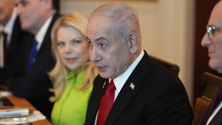 רה"מ ורעייתו בבית הלבן ( צילום: AP Photo/Alex Brandon) פגישת נתניהו-טראמפ