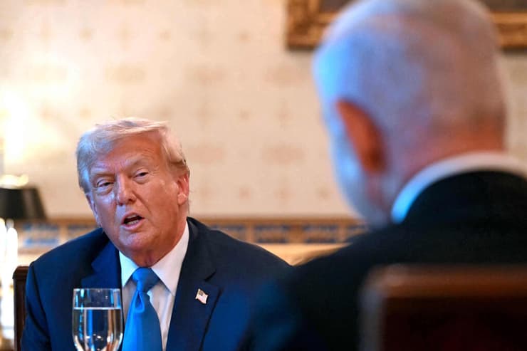 שינוי משטר באיראן? ( צילום: ANDREW CABALLERO-REYNOLDS / AFP) פגישת נתניהו-טראמפ