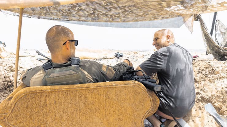 חנוך דאום בעמדה בציר נצרים