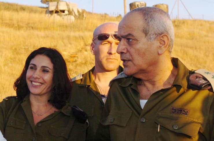 הרמטכ"ל דן חלוץ עם דוברת צה"ל דאז, מירי רגב