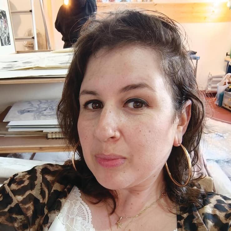 ״רוצה לחבק את הילדה ההיא על המסירות״. ביטון, היום (אלבום פרטי) yk14434318