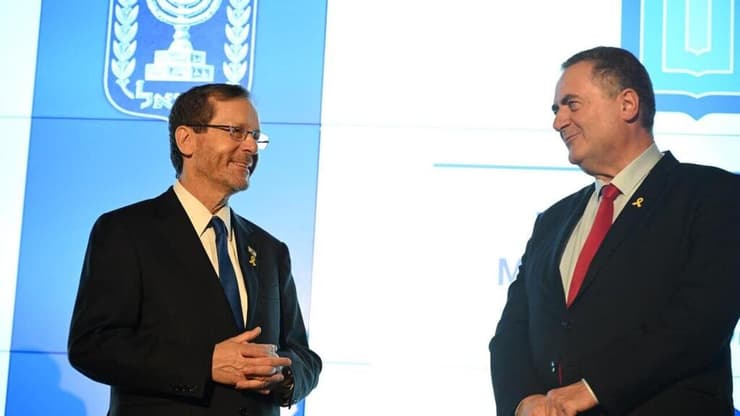 "זה ה'יום שאחרי' שלנו". שר הביטחון ונשיא המדינה (צילום: חיים צח,לע״מ) טקס סיום המכללה לביטחון לאומי