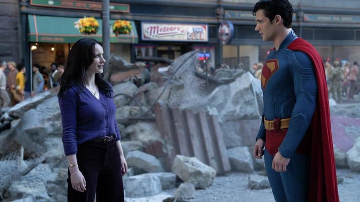 העלילה כל כך גדושה בדמויות, ופרטים, ומהלכים שמתחילים באמצע ולא מגיעים לשום מקום, עד שלא ברור עד כמה האלגוריה הפוליטית תחדור להכרה. מתוך "סופרמן" (צילום: באדיבות טוליפ אנטרטיינמנט) מתוך "סופרמן"