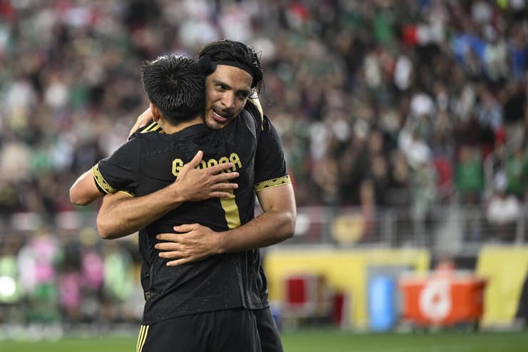 חימנס חוגג עם מורה