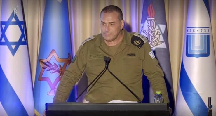 "צה"ל לא נכנע מול קולות המנסים להחליש אותו". הרמטכ"ל (צילום: דובר צה"ל ) הרמטכ"ל אייל זמיר בטקס סיום המכללה לביטחון לאומי
