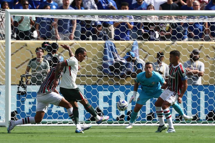 פדרו כובש את השער השני מול פלומיננזה