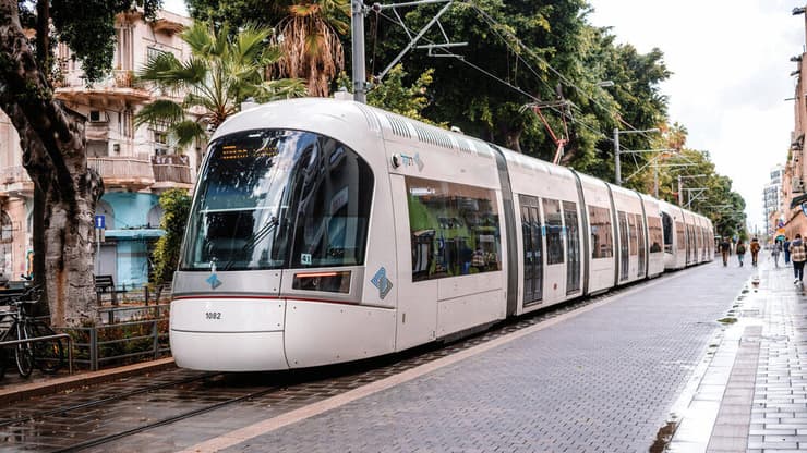 "יותר ויותר לקוחות שואלים איפה התחנה של הרכבת הקלה". הקו האדום בתל אביב (צילום: shutterstock, Jose HERNANDEZ Camera 51) "יותר ויותר לקוחות שואלים איפה התחנה של הרכבת הקלה". הקו האדום בתל אביב