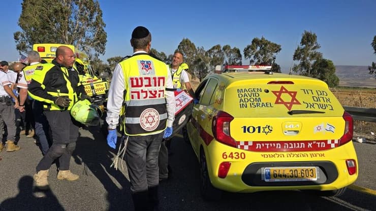 זירת תאונת הדרכים ליד טבריה שבה נפגעו 3 הולכי רגל