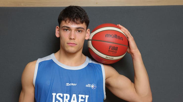 קיץ עמוס. עומר מאייר (צילום: עוז מועלם) עומר מאייר