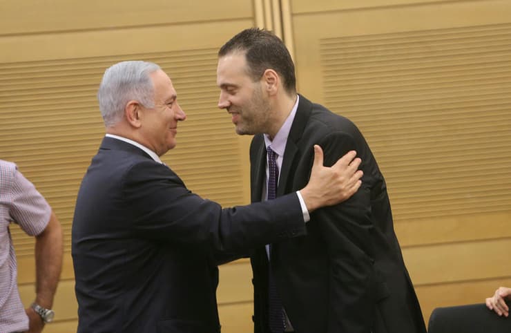 השר זוהר ונתניהו (צילום: אלכס קולומויסקי) השר מיקי זוהר וראש הממשלה בנימין נתניהו