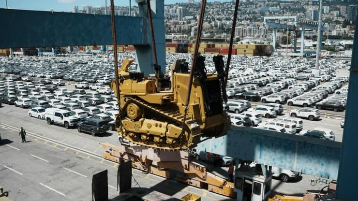 צילום: אגף דוברות וקשרי ציבור במשרד הביטחון משלוח דחפורי ה-D9 מארצות הברית, ששוחרר ע"י הממשל האמריקני, הגיע לישראל