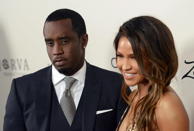 קומבס וחברתו לשעבר, הזמרת קאסי. תקיפה מתועדת - ופיצוי בסך 20 מיליון דולר (צילום: AFP/ Chris Delmas) קומבס וחברתו לשעבר, הזמרת קאסי. תקיפה מתועדת - ופיצוי בסך 20 מיליון דולר