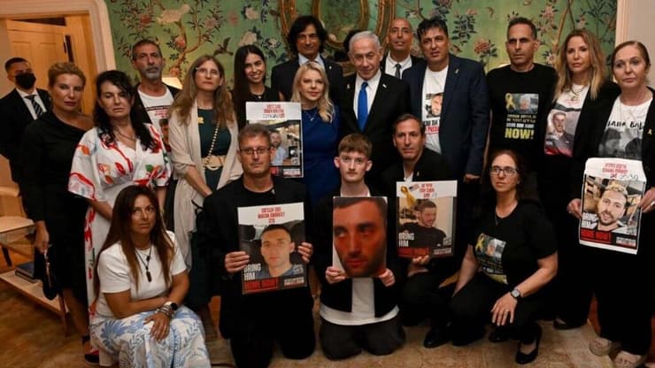 ראש הממשלה בנימין נתניהו ורעייתו שרה נתניהו נפגשו בוושינגטון עם משפחות חטופים