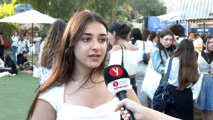 ""התחושה שהמעש שלנו ביום יום כבת שירות הוא חלק ממשהו הרבה יותר גדול, זה פשוט תחושה נהדרת", אלזה קומנדריאן (צילום: אלכס גמבורג ) אלזה קומנדריאן