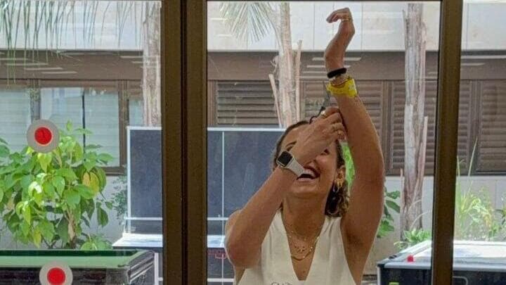 רומי גונן משתחררת מהמרכז הרפואי שיבא לאחר כ-5 חודשי אשפוז בשיקום