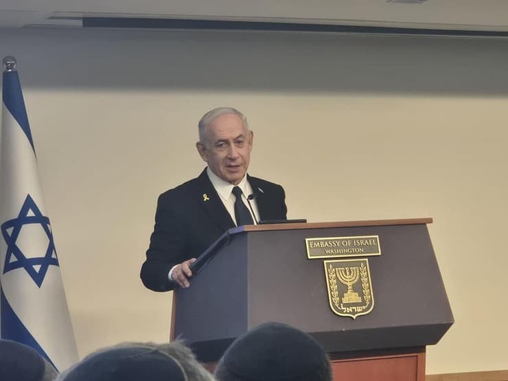 נתניהו בשגרירות יחד עם משפחות הנרצחים