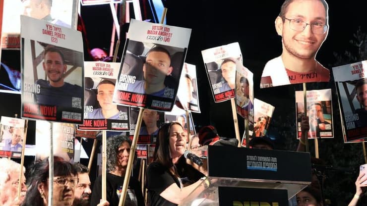 עצרת בכיכר החטופים