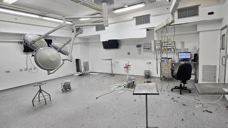 שמונה חדרי ניתוח נחרבו בסורוקה (צילום: מאיר אבן חיים) שמונה חדרי ניתוח נהרסו בבית החולים סורוקה