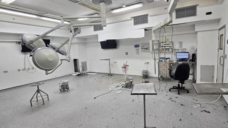 שמונה חדרי ניתוח נחרבו (צילום: מאיר אבן חיים) שמונה חדרי ניתוח נהרסו בבית החולים סורוקה