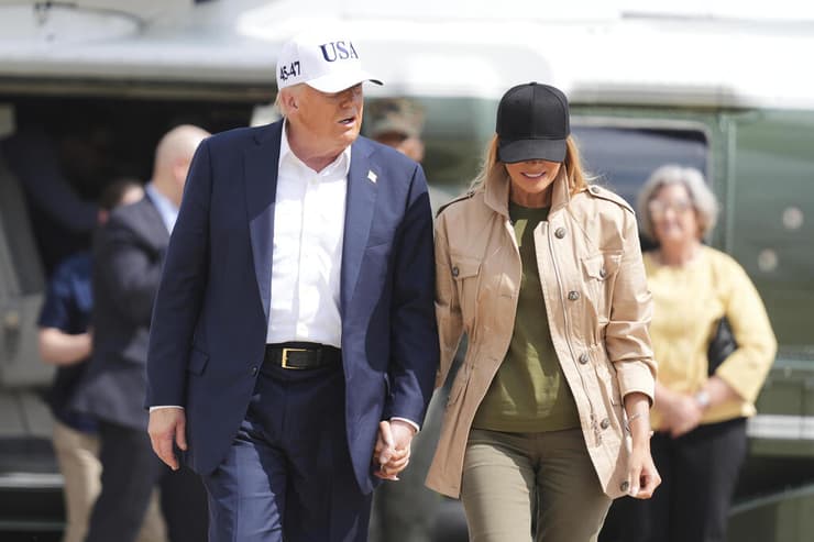 דונלד ו מלניה טראמפ ביקור ב טקסס אחרי שיטפונות ארה"ב