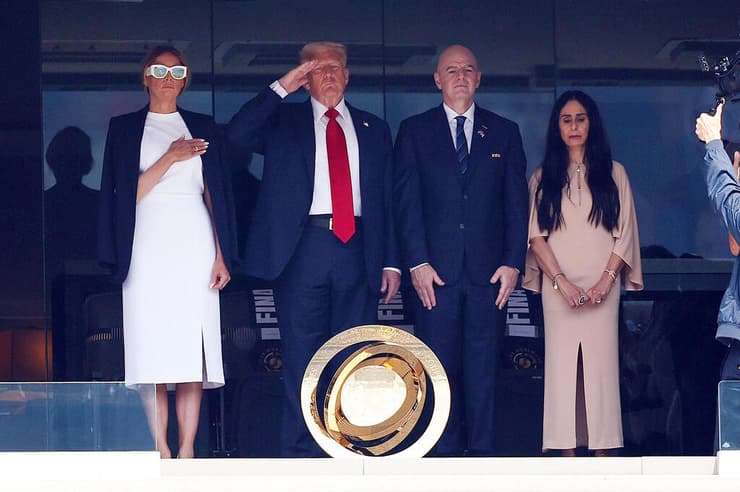 נשיא פיפ"א ג'אני אינפנטינו לצד דונלנד טראמפ