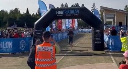 נשיא פינלנד אלכסנדר סטוב מקום שני טריאתלון