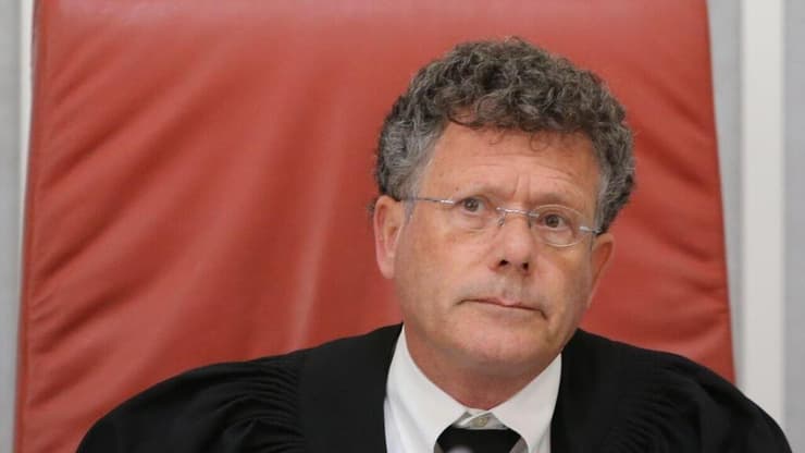 אימו של המאבטח: "נשיא העליון התקשר אליו והרגיע אותו" (צילום: אלכס קולומויסקי) דיון בעתירה שהגישה האגודה לזכויות האזרח נגד החוק למניעת שידורים זרים