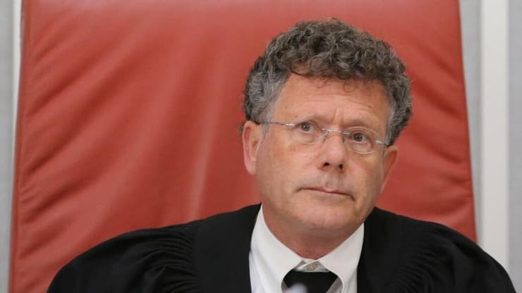 דיון בעתירה שהגישה האגודה לזכויות האזרח נגד החוק למניעת שידורים זרים