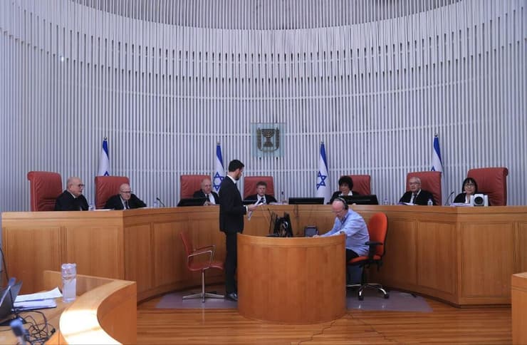 דיון בעתירה שהגישה האגודה לזכויות האזרח נגד החוק למניעת שידורים זרים