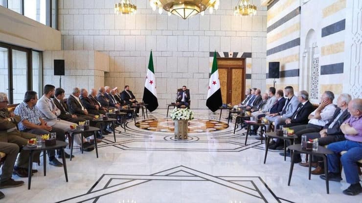 הנשיא א-שרע נפגש עם נכבדי מחוז א-סווידא בעקבות העימותים במאי האחרון סוריה עימותים הרוגים א-סווידא דרוזים בדואים